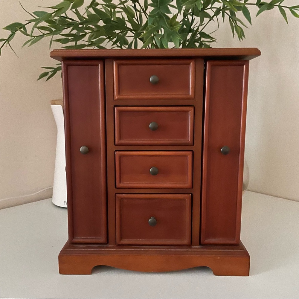 Jewelry Box/Storage - Picture 2 of 7